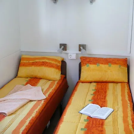 キャンプ場 Victoria Mobilehome Imperial 3*