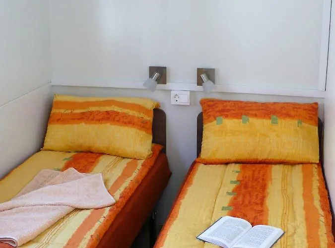 キャンプ場 Victoria Mobilehome Imperial 3*